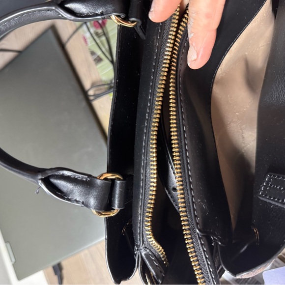 Michael Kors Reed Signature Logo Small Sachet Handbag- ***RESERVED FOR HEATHER** - Picture 6 of 9